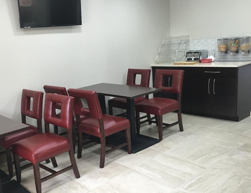 Red Roof Inn Plus+ Birmingham East - Irondale/Airport Dış mekan fotoğraf