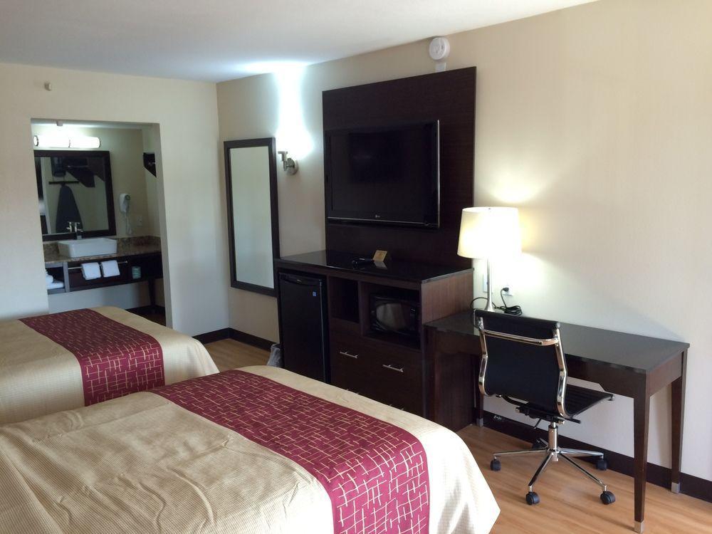 Red Roof Inn Plus+ Birmingham East - Irondale/Airport Dış mekan fotoğraf